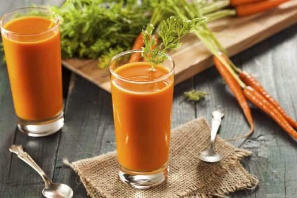 Suco de cenoura e aipo