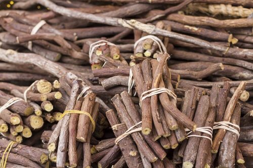 Alcaçuz como laxante natural