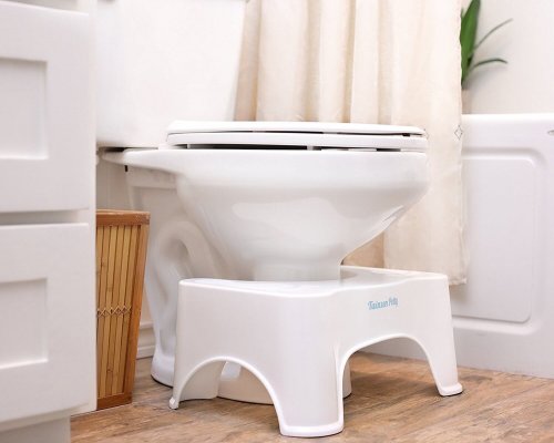 Banquinho no vaso sanitário: maneira correta de evacuar