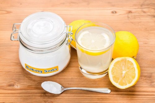 Bicarbonato e limão para combater as espinhas