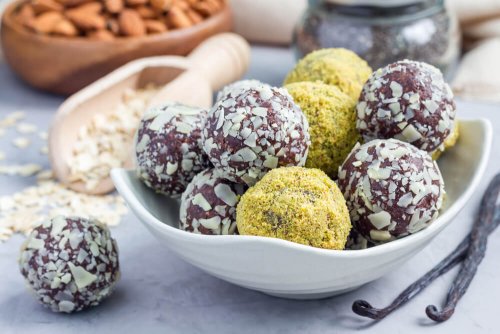 Bombons de aveia, chocolate, coco e doce de leite