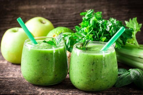 Suco de aipo deixa o abdômen em forma