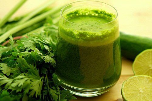 Suco de salsa deixa o abdômen em forma