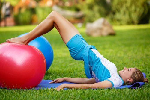 Exercícios com bola suíça
