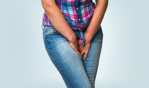 Mulher com incontinência urinária
