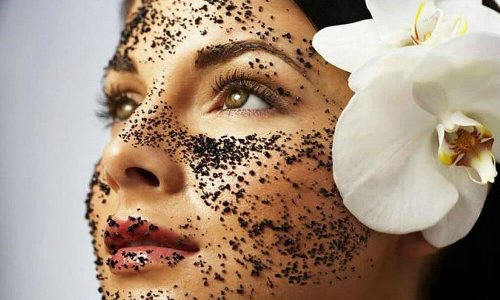 Máscara de café contra pelos faciais