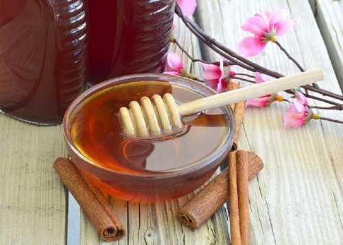Remédio natural de mel e canela