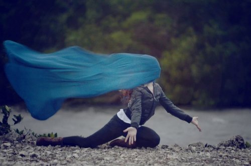 Mulher esperando ser guiada pela vida