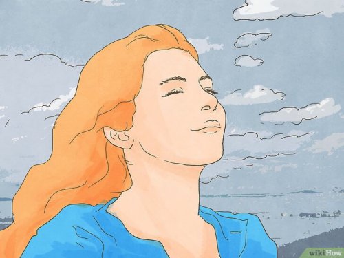 Mulher feliz com vontades de voltar a se relacionar