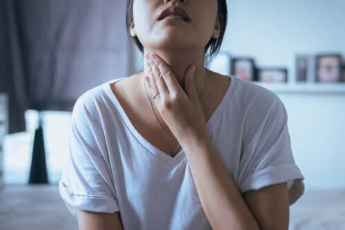 5 possíveis sinais de nódulos na garganta
