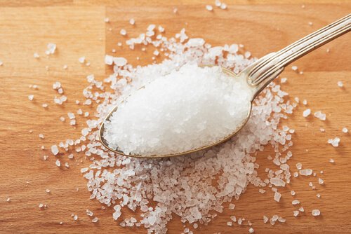 Sal para preparar esfoliantes caseiros e naturais
