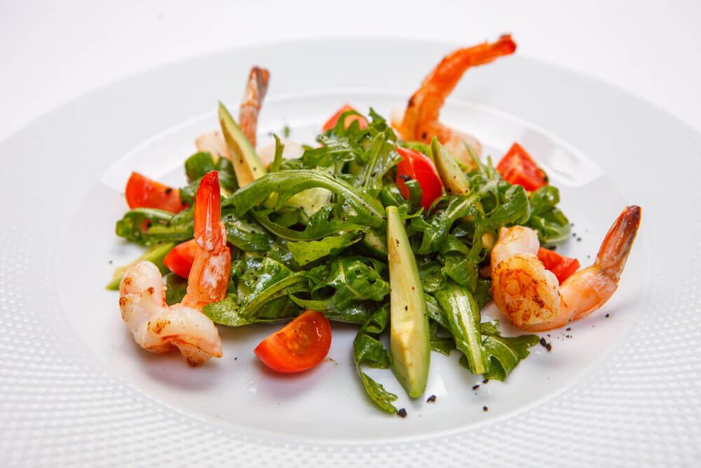 Salada de rúcula e camarão