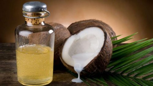 Tratamento caseiro de óleo de coco e alecrim