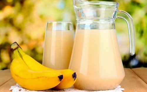 Vitamina de batata e banana para aliviar as úlceras estomacais
