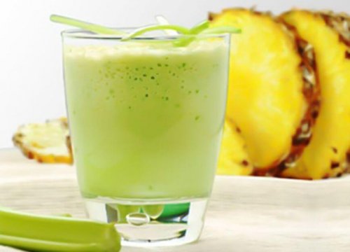 Suco de abacaxi e aipo