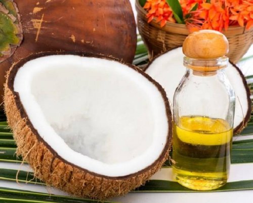 Tratamento de vitamina C e óleo de coco para clarear o cabelo