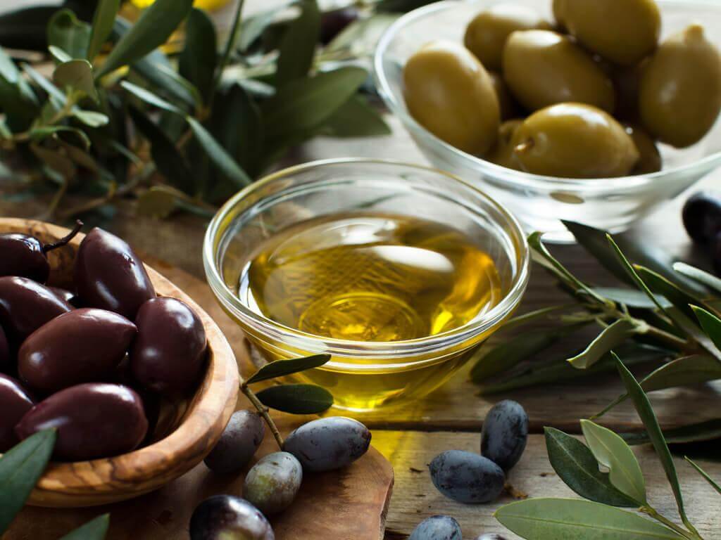 Azeite de oliva e azeitonas