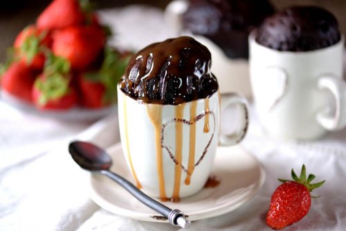 Bolos de chocolate feitos no micro-ondas