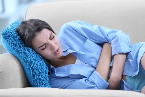 Dor abdominal é um sintoma da dor nos ovários