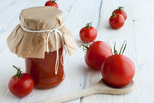 Máscara de tomate para ter um cabelo brilhante