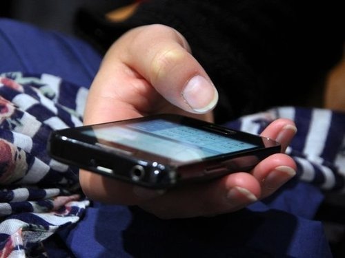Não deve se usar o celular no avião