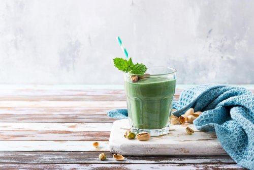 Suco com espirulina