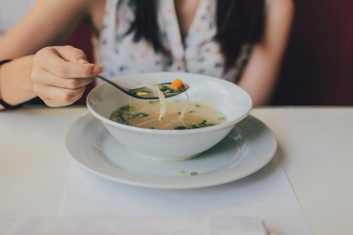Sopa de frango desfiado