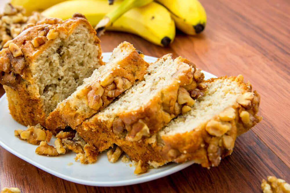 Bolo de banana e nozes