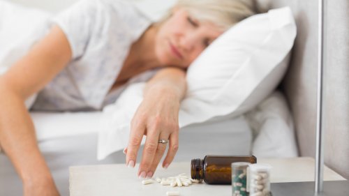 Mulher com doença de Alzheimer dormindo