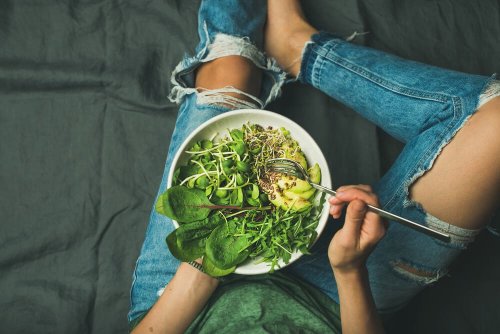 Uma salada por dia para combater a anemia ferropênica