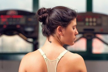 6 conselhos para manter a pele do pescoço jovem e lisa