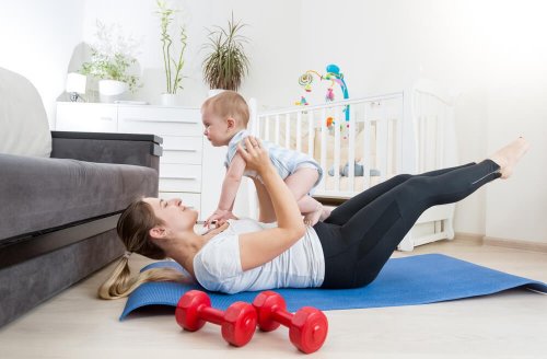 Mãe brincando com seu filho