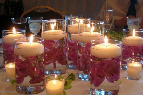 Copos iluminados com velas