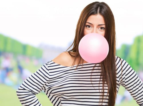 O que acontece em seu corpo ao mascar chiclete?