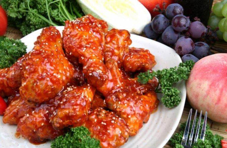 Asas de frango com molho agridoce ao estilo oriental