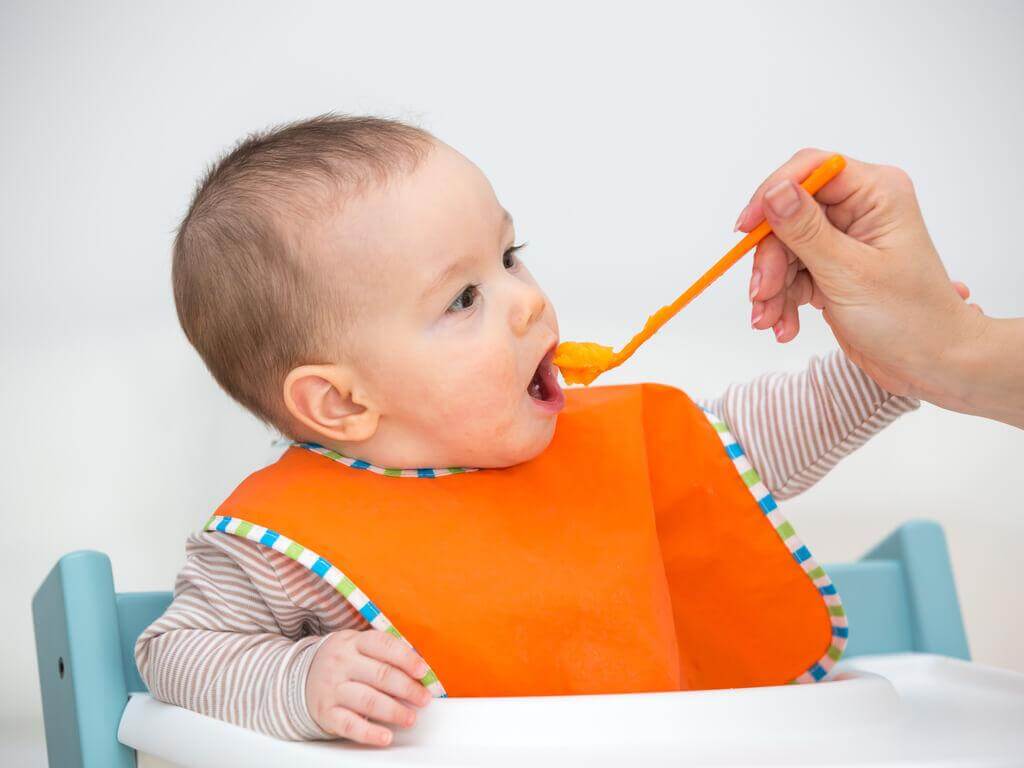 Bebê comendo