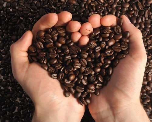 Borra de cafe para preparar esfoliantes caseiros e naturais