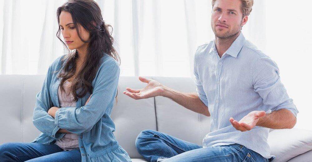 Mulher brava com seu marido