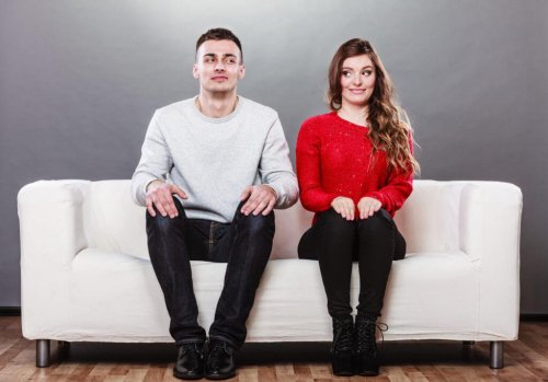 Pessoas egocêntricas se olhando