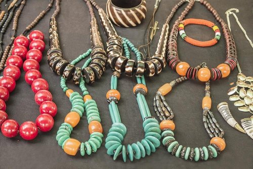 Use suas pulseiras para criar colares