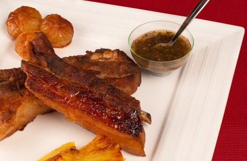 Costelinhas caramelizadas com abacaxi
