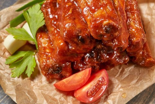 Costelinhas caramelizadas com verduras