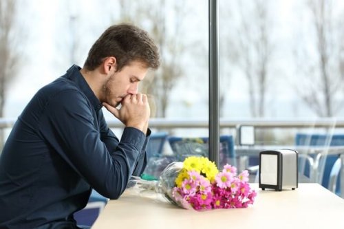 Homem triste porque a ex o ignora-meu ex me trata com desprezo