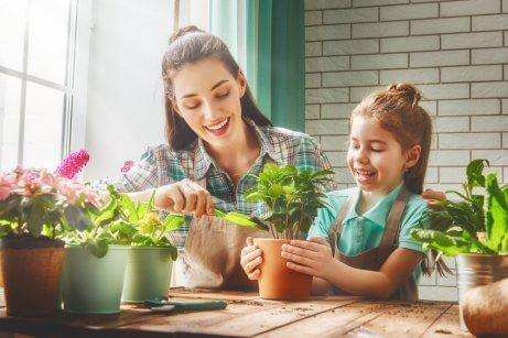 Ensine seus filhos a fazer vasos de flores