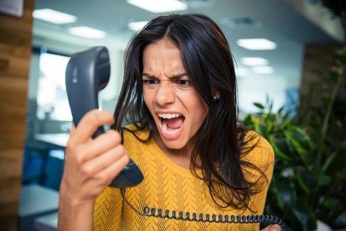 Falar no telefone sobre coisas sem sentido é um ladrão do tempo