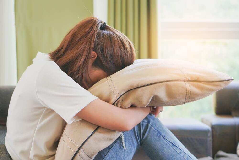 Mulher sem saber lidar com seus problemas