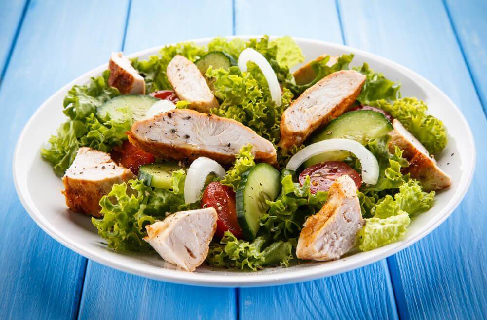 Salada Caesar com frango