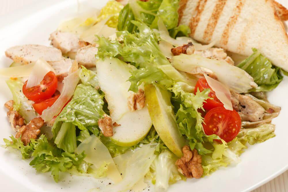 Salada Caesar com maçã e mostarda