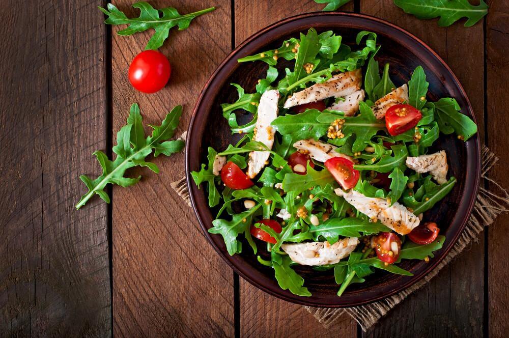 Salada de escarola com vinagrete de cúrcuma