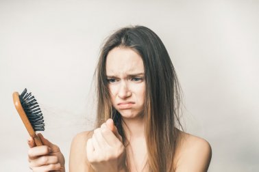 Como tratar a queda de cabelo em casa